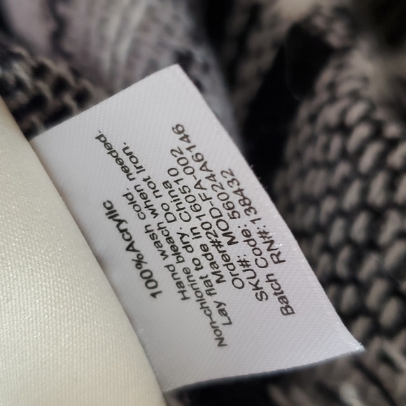 Mod Cloth Acrylic Wrap - Picture 4 of 5